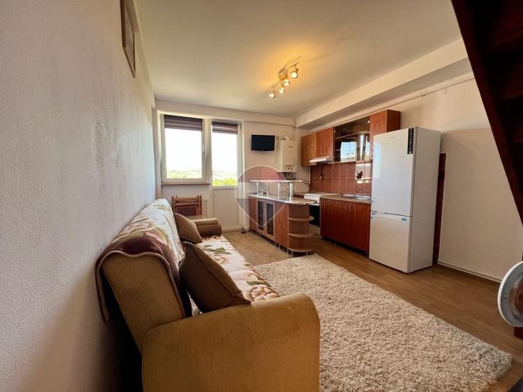 Apartament cu 3 camere decomandat, mobilat în Trei Stejari
