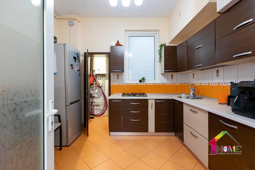 Casă individuală cu 9 camere cu Canalizare în Ultracentral