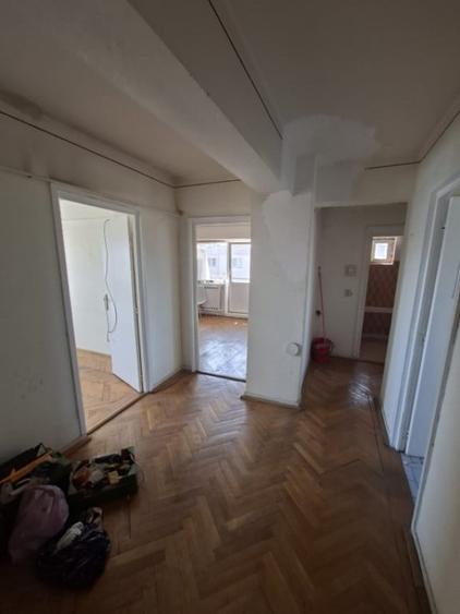 Apartament cu 4 camere decomandat în Central