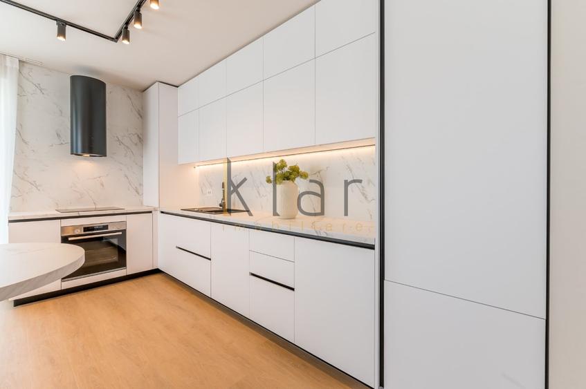 Apartament cu 3 camere semidecomandat, mobilat în Zorilor