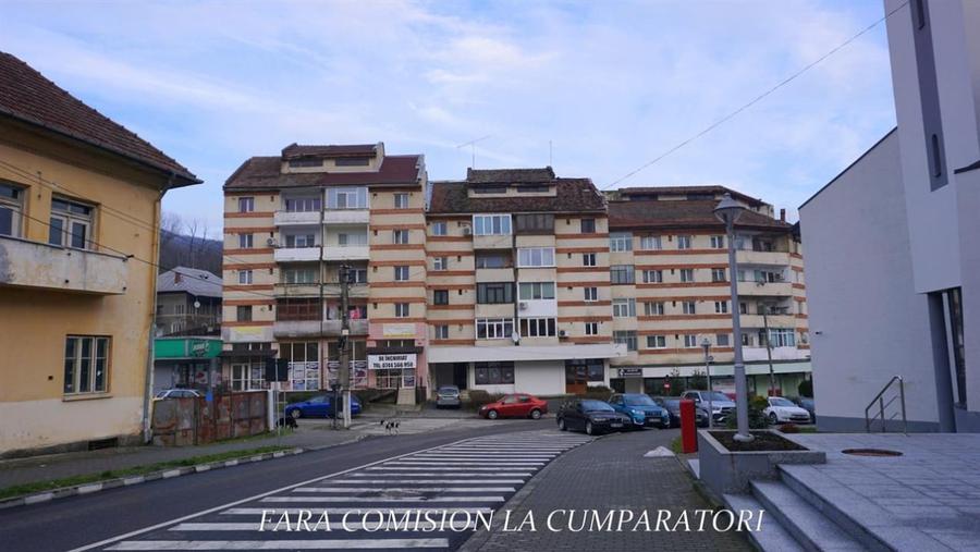 Apartament cu 3 camere decomandat, mobilat în Băile Govora