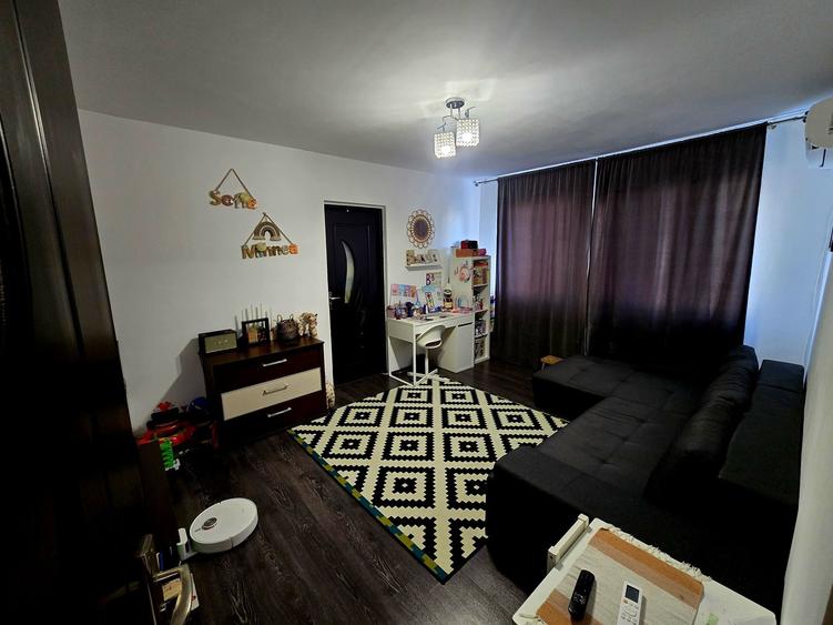 Apartament cu 2 camere semidecomandat în Micro 6