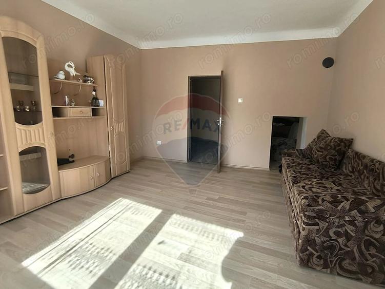 Casă cu 2 camere cu Teren 913 Mp în Șaroș pe Târnave