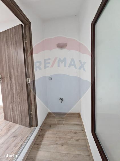 Casă cu 4 camere cu Teren 50 Mp în Bartolomeu