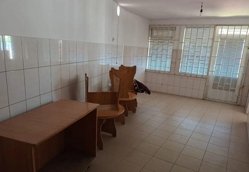 Spațiu comercial, de 100 mp, în Lilieci