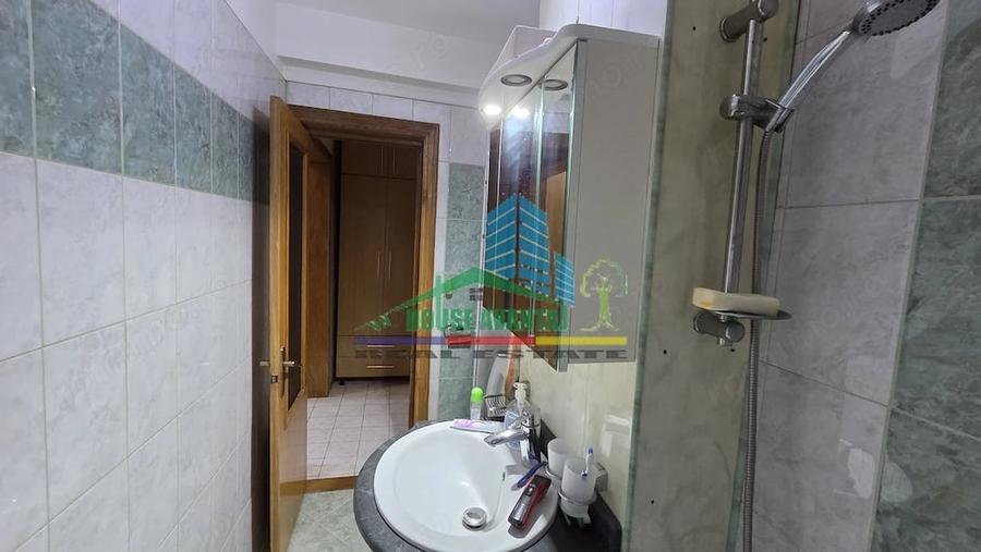 Apartament cu 3 camere decomandat în Obor