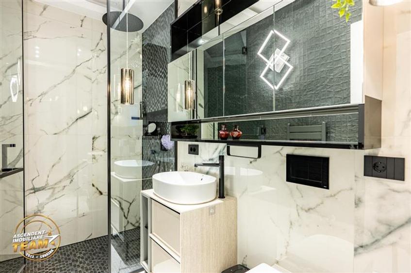 Apartament cu 4 camere decomandat în Central