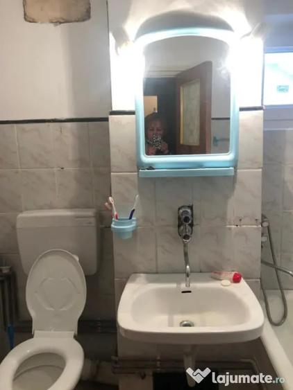 Apartament cu 3 camere semidecomandat în Telecabinei