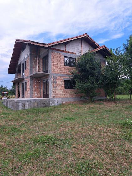 Casă cu 4 camere în Central