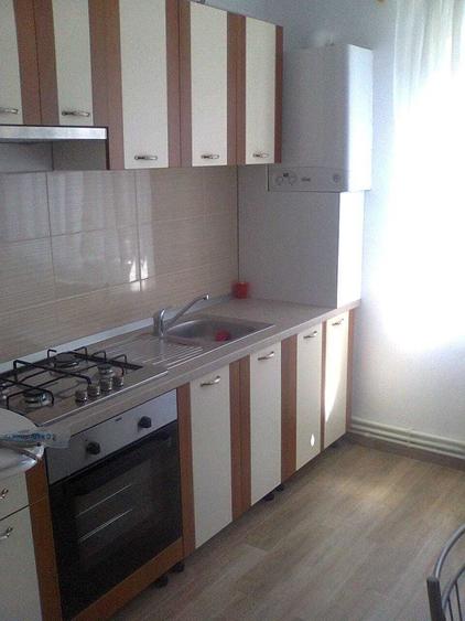 Apartament cu 2 camere semidecomandat în Cetate