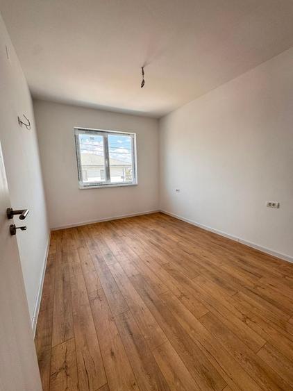 Duplex cu 4 camere cu Canalizare în Moșnița Nouă