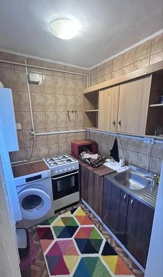 Apartament cu 2 camere semidecomandat în Filiași