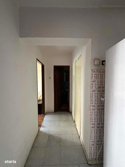 Apartament cu 3 camere semidecomandat în Careiului