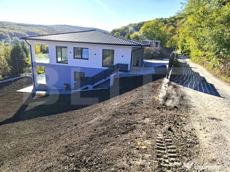 Casă cu 5 camere cu Teren 400 Mp în Central