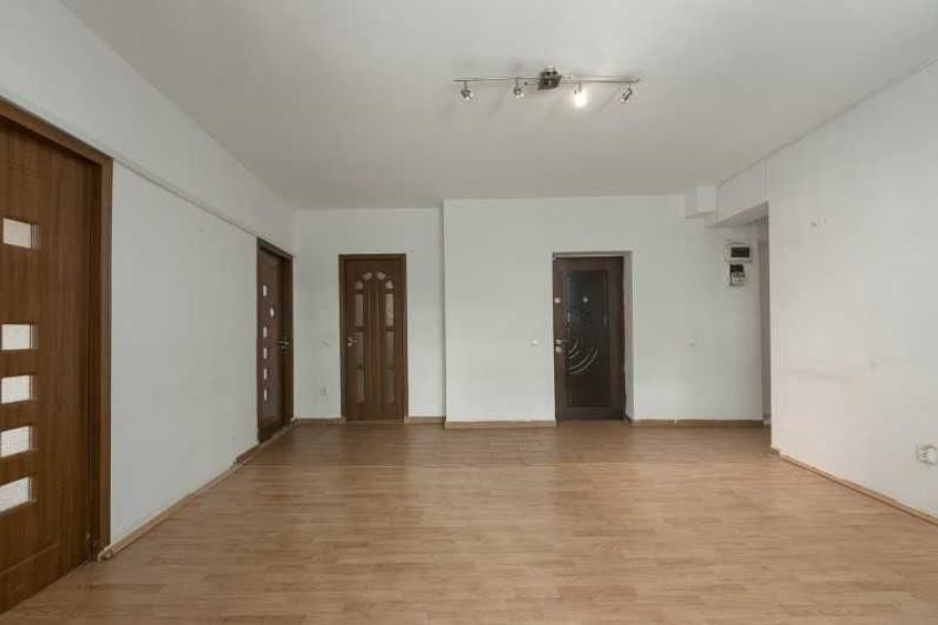 Apartament cu 3 camere decomandat în Mărășești