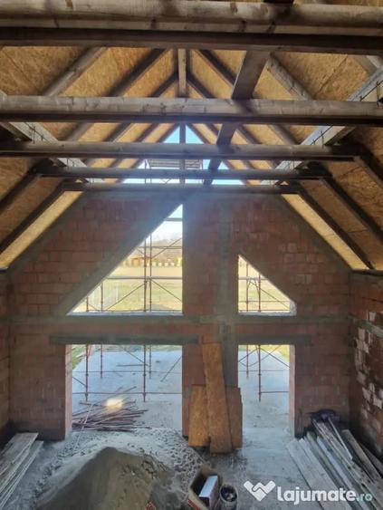 Casă cu 4 camere cu Teren 750 Mp în Cătălina