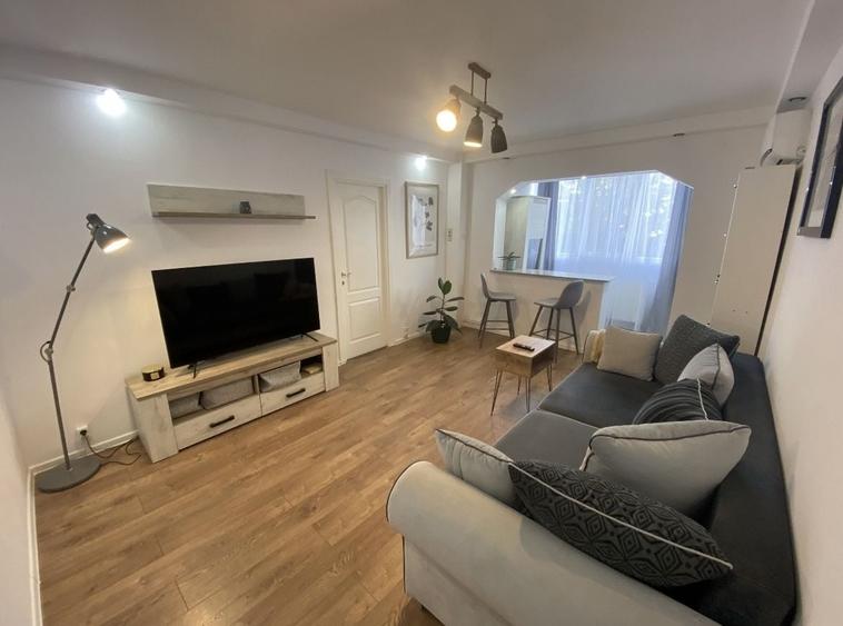 Apartament cu 3 camere semidecomandat în Central