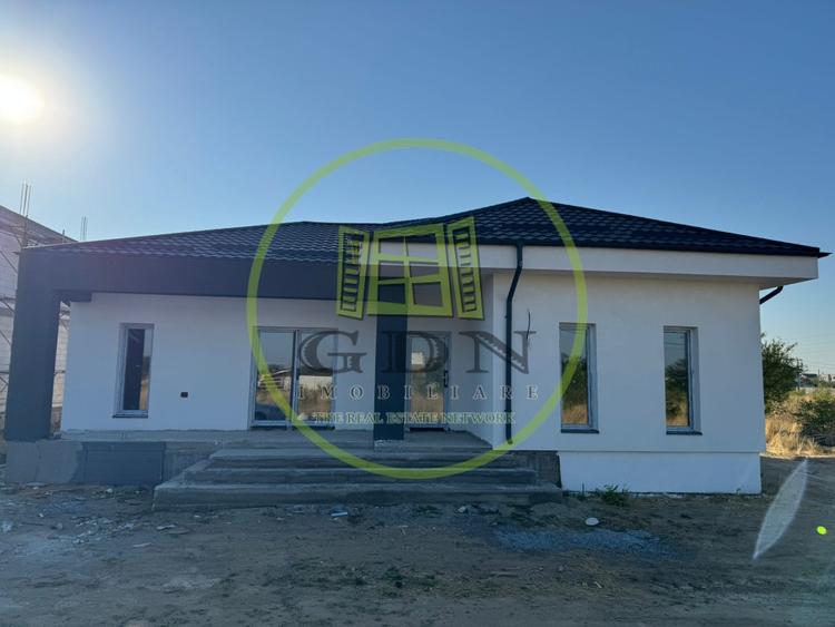 Casă individuală cu 4 camere cu Teren 400 Mp în Malu Mare