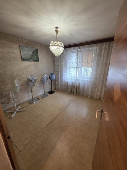 Apartament cu 3 camere decomandat în Titan