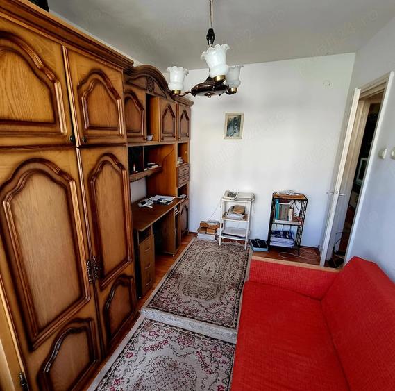 Apartament cu 3 camere decomandat în Moroasa 1