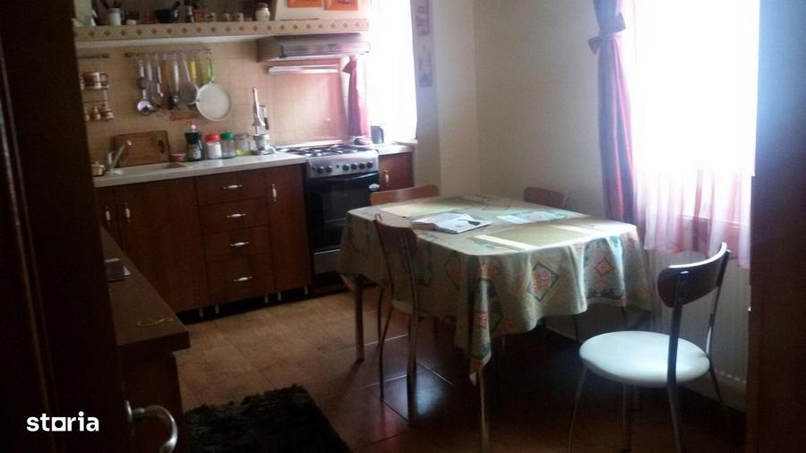 Casă cu 4 camere cu Teren 900 Mp în Central