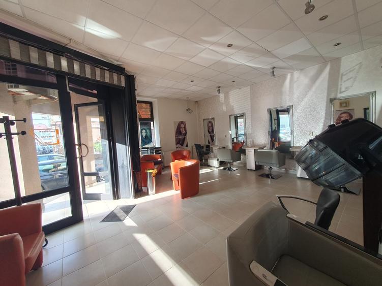 Spatiu cu vitrine – zona Unirii - 1