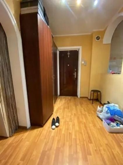 Apartament cu 3 camere decomandat în Berceni