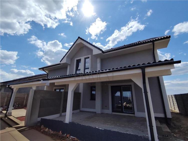 Duplex cu 4 camere cu Teren 354 Mp în Urseni
