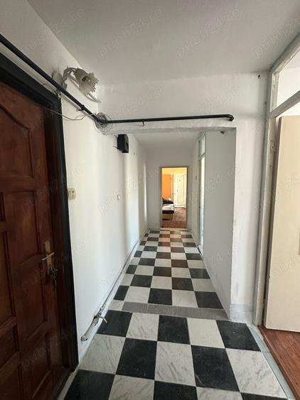 Apartament cu 3 camere semidecomandat în Central