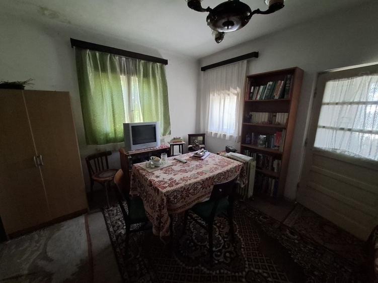 Casă cu 4 camere în Central