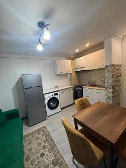 Apartament cu 3 camere semidecomandat, mobilat în Teiul Doamnei