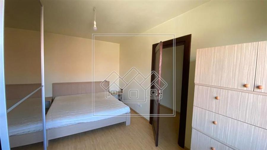 Apartament cu 3 camere decomandat în Calea Dumbrăvii