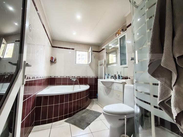 Apartament cu 3 camere decomandat, mobilat în Dacia