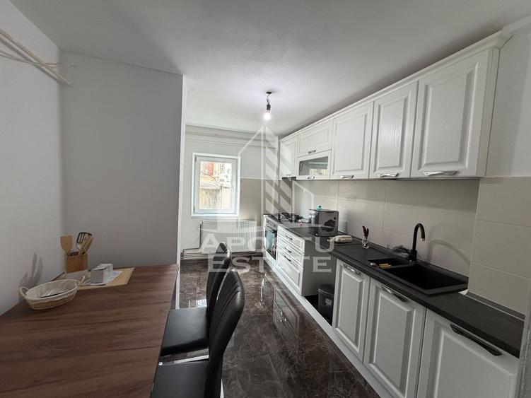 Apartament cu 3 camere decomandat, mobilat în Bucovina