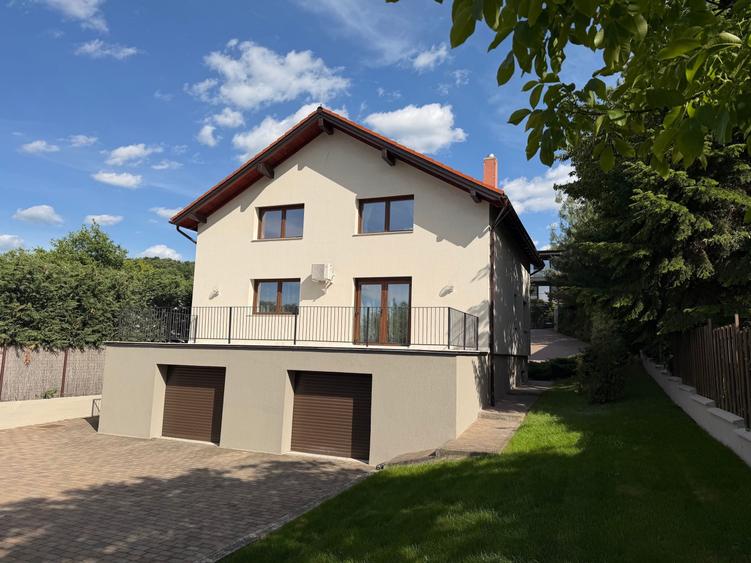 Casă cu 4 camere cu Teren 1000 Mp în Casele Micești