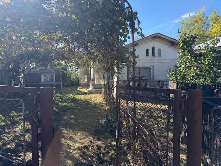 Casă cu 3 camere în Potigrafu