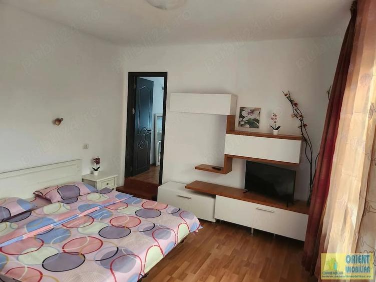 Casă cu 7 camere cu Teren 300 Mp în Nord