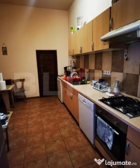 Apartament cu 4 camere semidecomandat în Traian