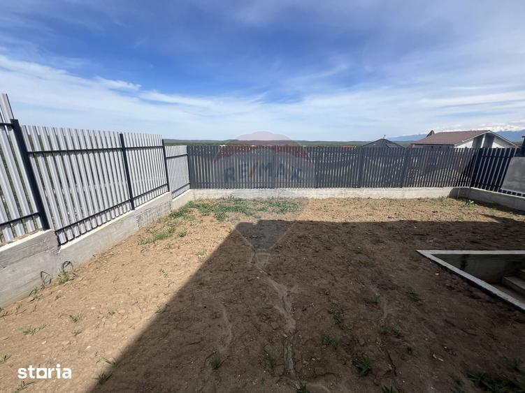 Casă cu 4 camere cu Teren 300 Mp în Central