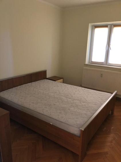 Apartament cu 3 camere decomandat în Baba-Dochia