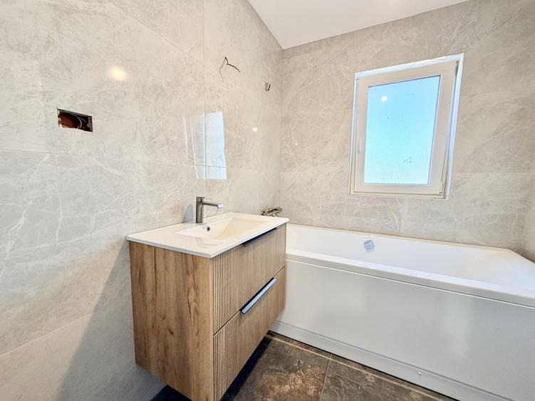 Duplex cu 4 camere cu Canalizare în Moșnița Nouă