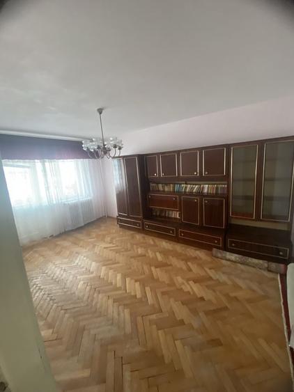 Apartament cu 3 camere decomandat în Târgu Ocna
