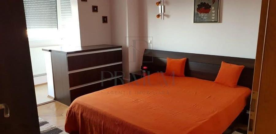 Apartament cu 3 camere decomandat, mobilat în Aradului