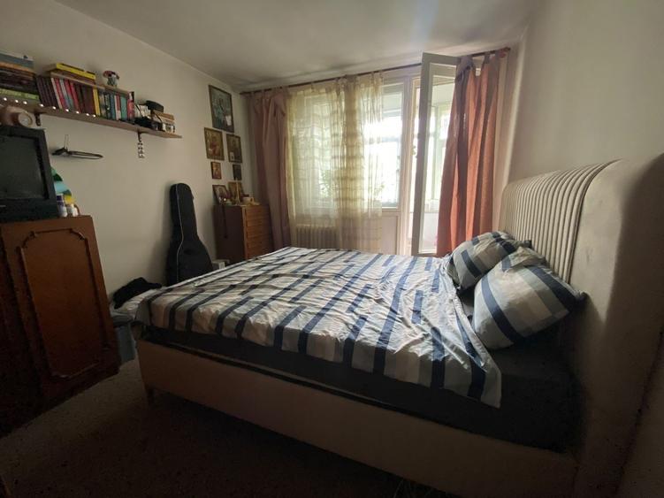 Apartament cu 3 camere semidecomandat, mobilat în Dristor