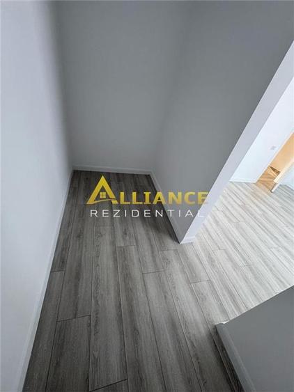 Penthouse cu 3 camere decomandat în Apărătorii Patriei