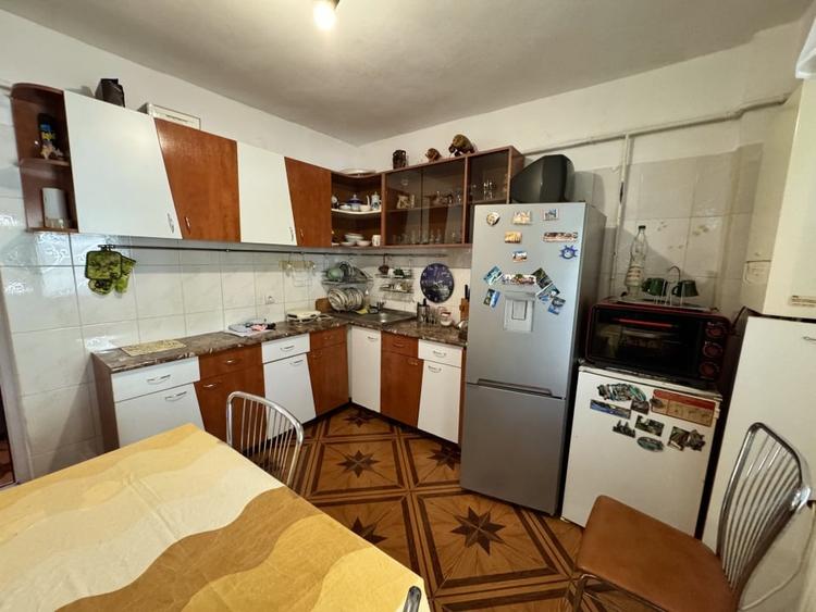 Apartament cu 2 camere decomandat, mobilat în Craiovița Nouă