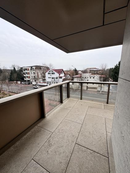 Apartament cu 3 camere decomandat în Băneasa