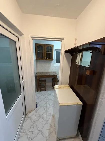 Garsoniera confort 1 zona central Piata Mica ocupabila imediat etaj 1 - 5