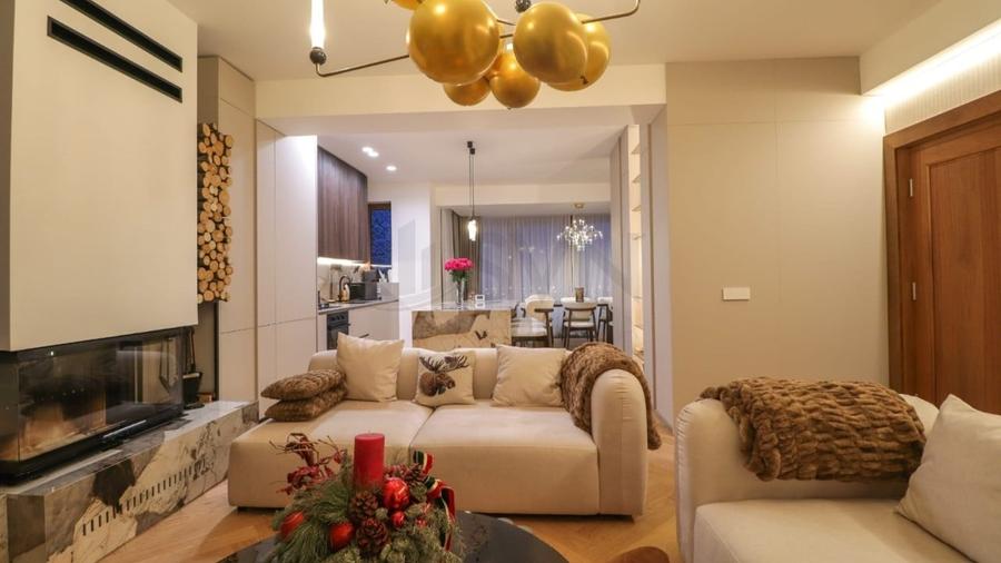 Apartament cu 2 camere decomandat, mobilat în Central
