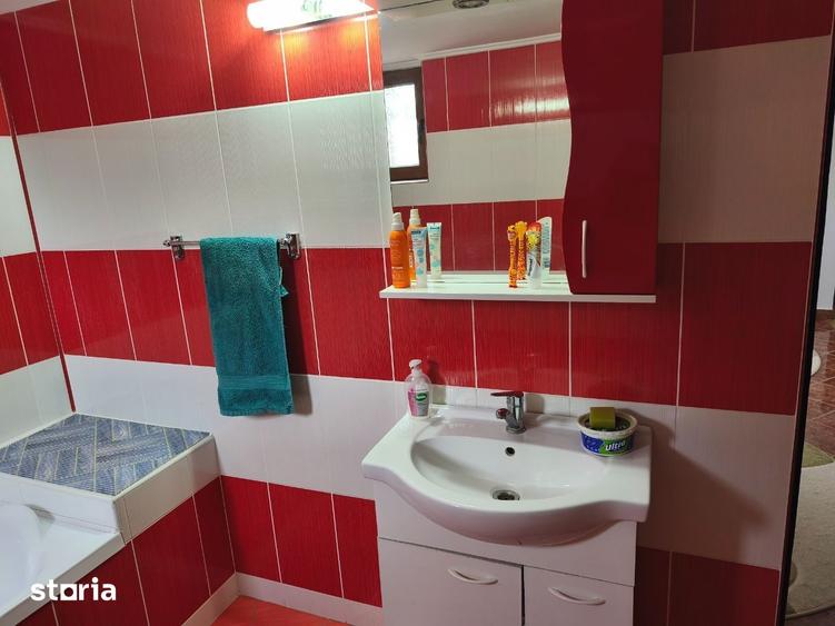 Casă cu 5 camere cu Teren 145 Mp în Vlădesti